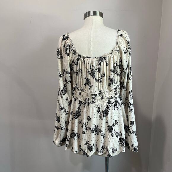 Torrid Peasant Blouse Size 2 Smocked Waist Long Sleeve Floral Black White - Picture 4 of 10